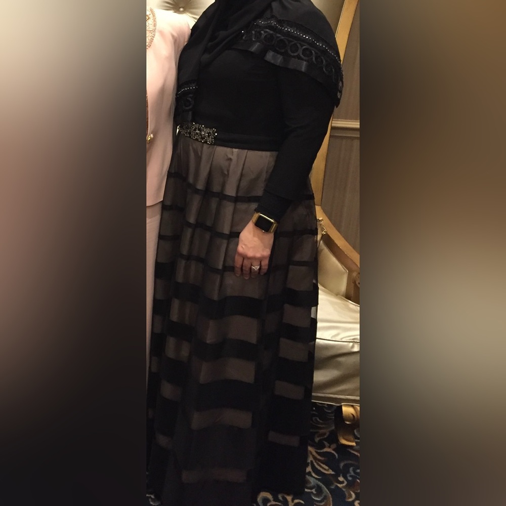 Emma street dress size 16 worn once. Long beautiful, elegant